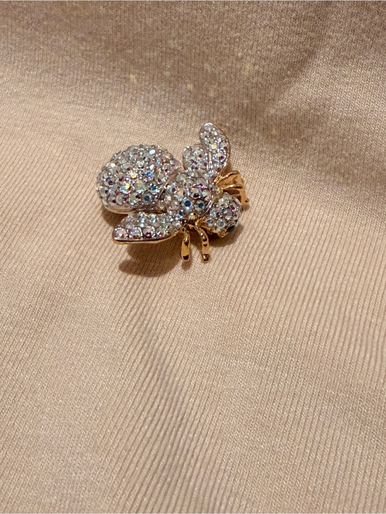 Joan Rivers Jewelry - Vintage Joan Rivers WINNER Bee Brooch